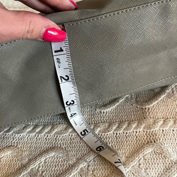 Estée Lauder Cosmetic Makeup Bag, Like New! Gray & black, Gold Zipper - Picture 6 of 12